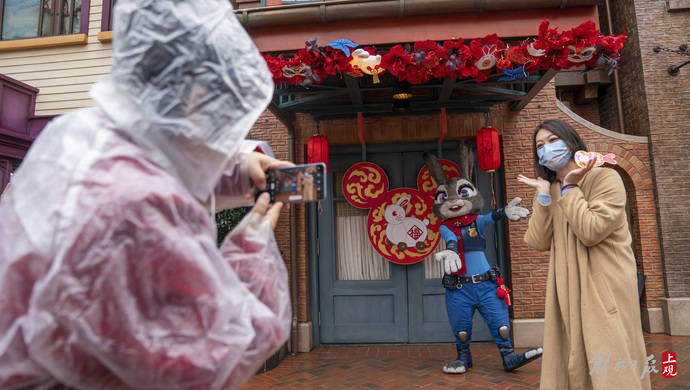 苹果创造与魔法单机版下载:上海迪士尼度假区开启兔年新春庆典，为游客带去新年独有的团圆温暖