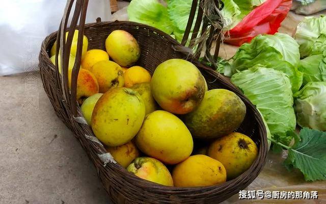 苹果电信版软解
:云南这木瓜，6块钱一斤，遇见多买几个，能生吃能做菜，酸甜爽脆